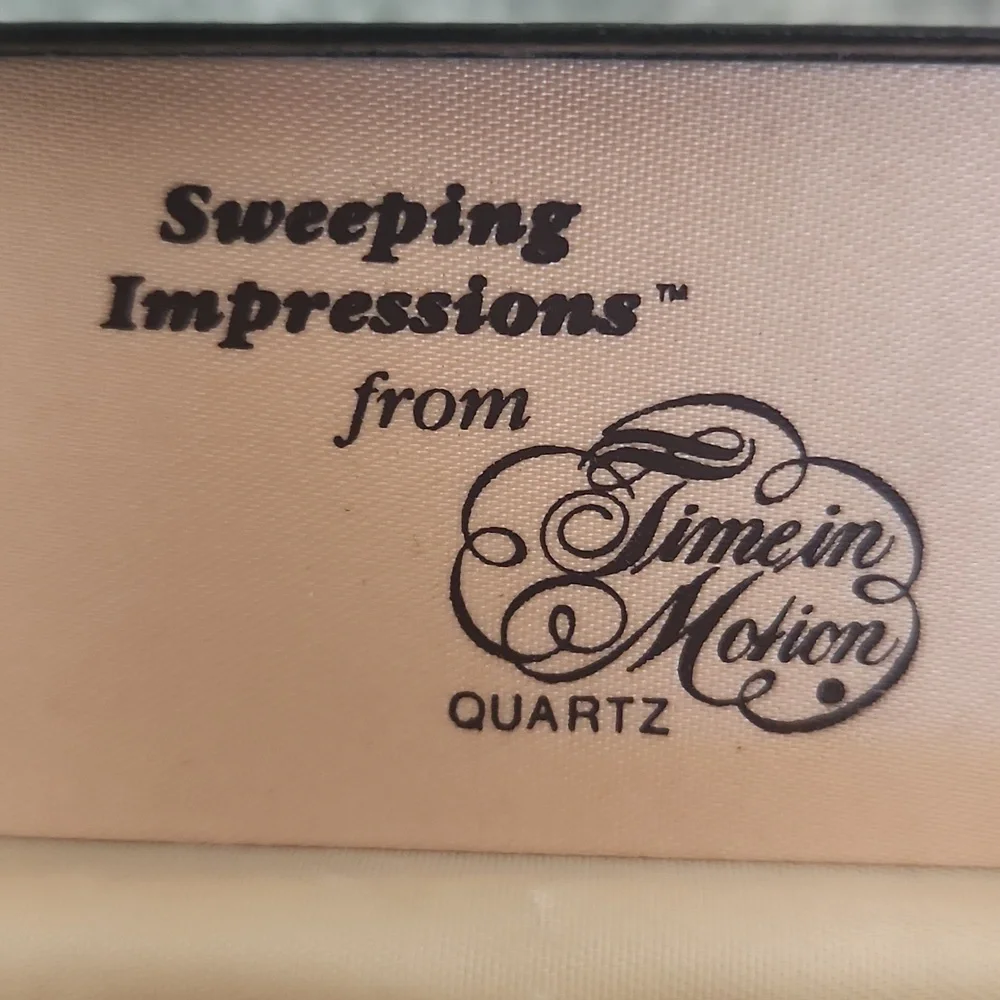 Sweeping Impressions Time In Motion, North Western‎ Chicago System Train Watch